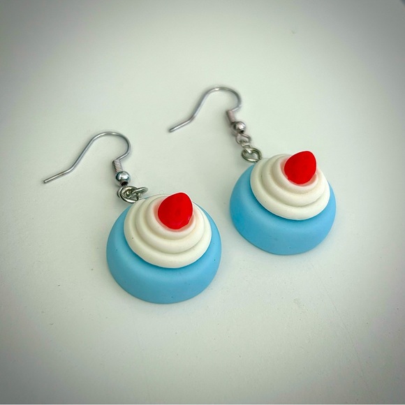 🫐🧁Cute handcrafted Earrings 🧁🫐 - Picture 3 of 3